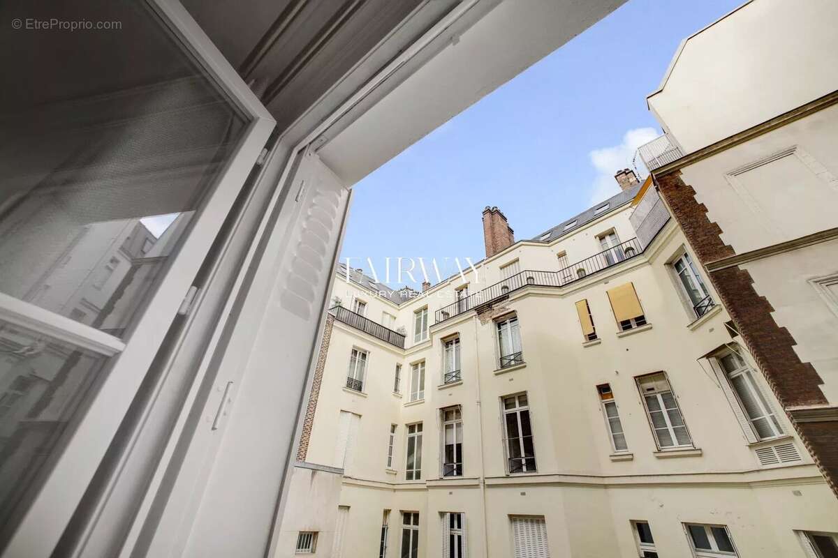 Appartement à PARIS-8E