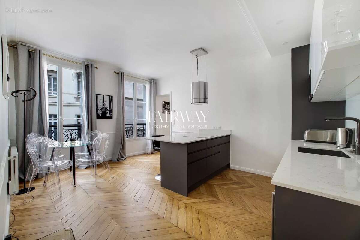 Appartement à PARIS-8E