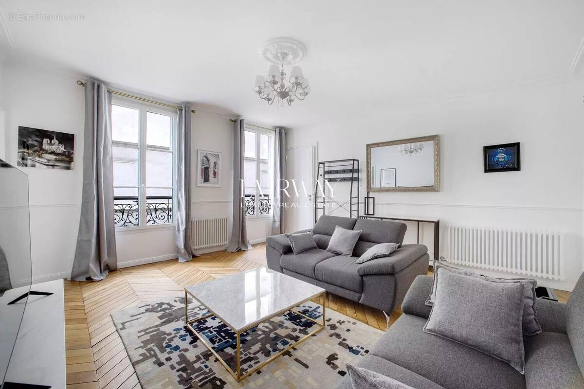 Appartement à PARIS-8E
