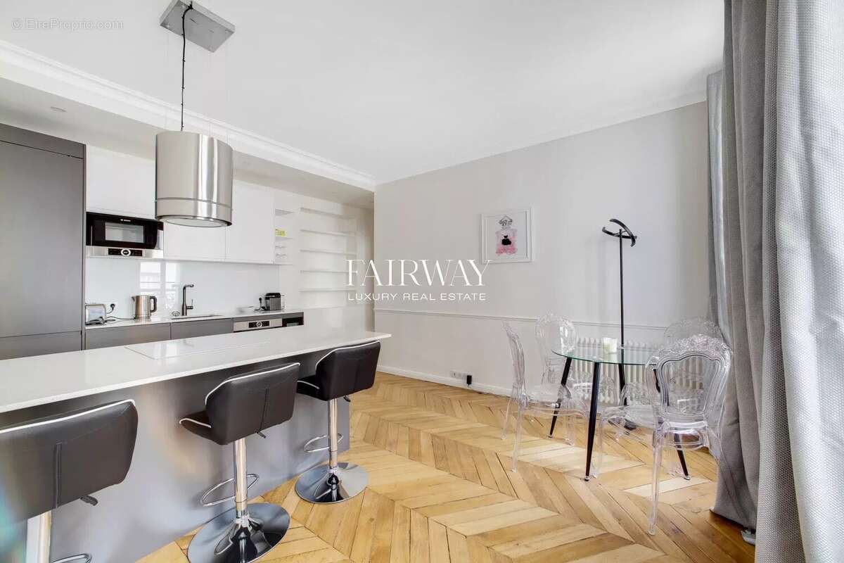 Appartement à PARIS-8E