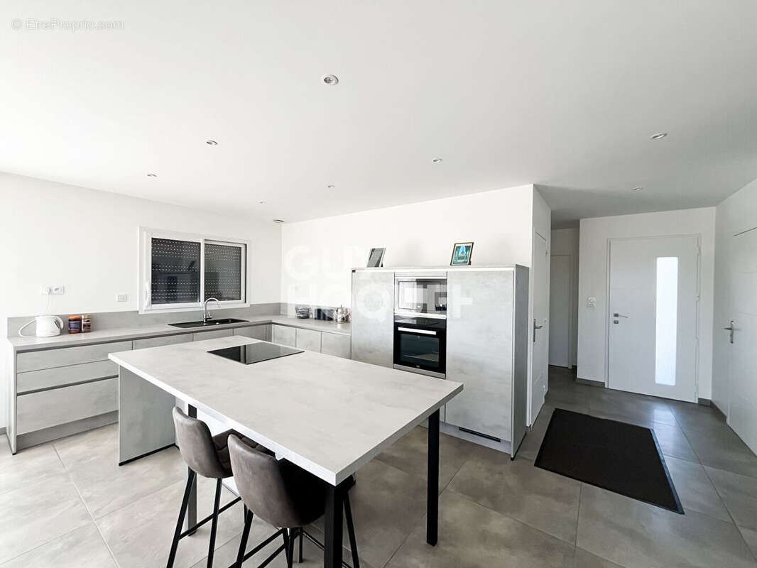 Maison à SAINT-MARTIN-DE-FONTENAY