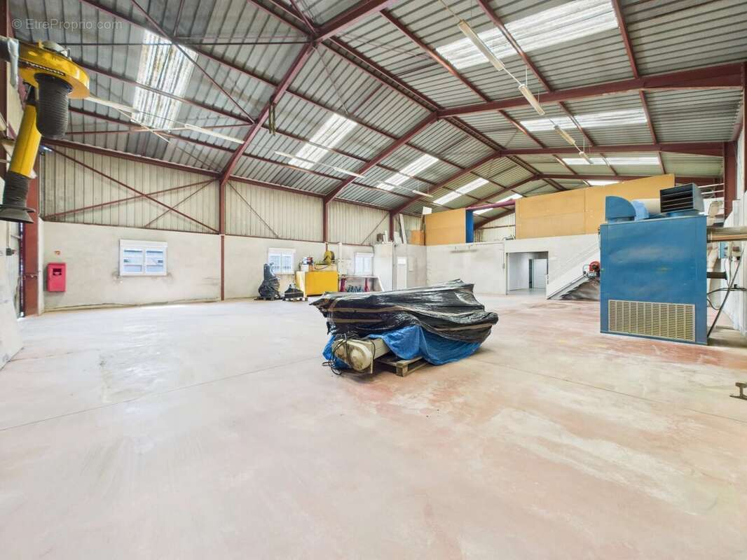 Commerce à PRECY-SOUS-THIL