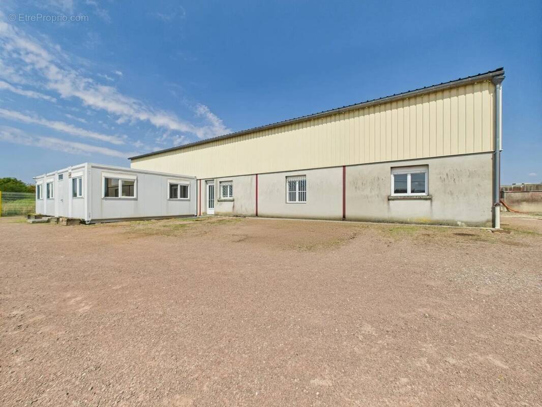 Commerce à PRECY-SOUS-THIL