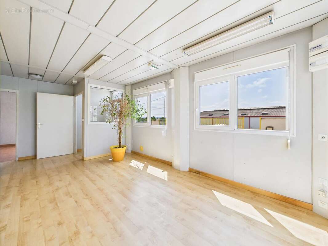 Commerce à PRECY-SOUS-THIL