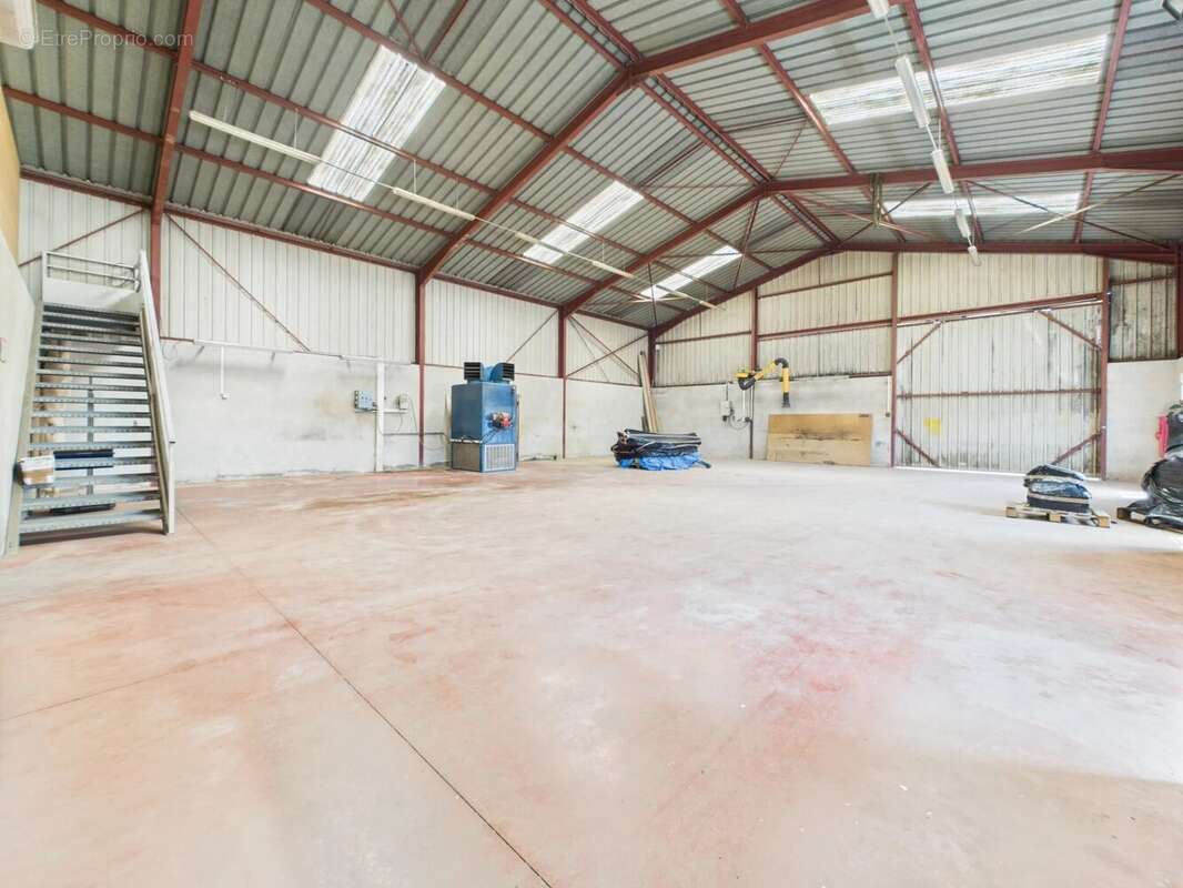 Commerce à PRECY-SOUS-THIL