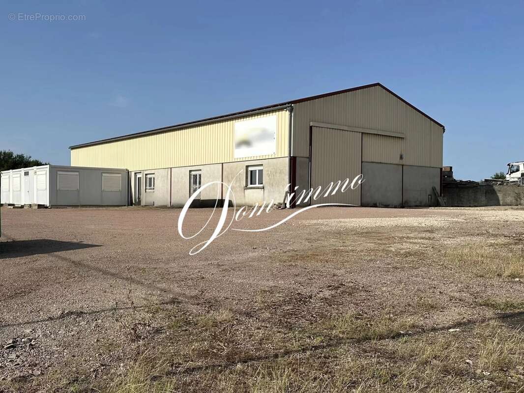 Commerce à PRECY-SOUS-THIL