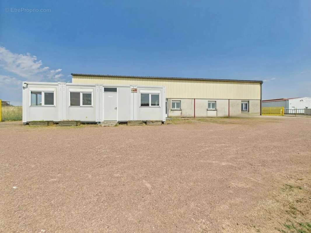 Commerce à PRECY-SOUS-THIL