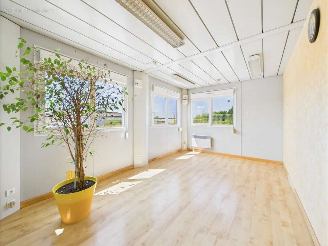 Commerce à PRECY-SOUS-THIL