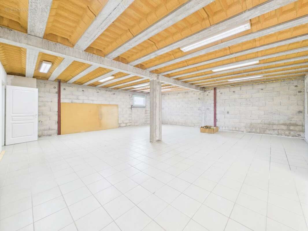 Commerce à PRECY-SOUS-THIL