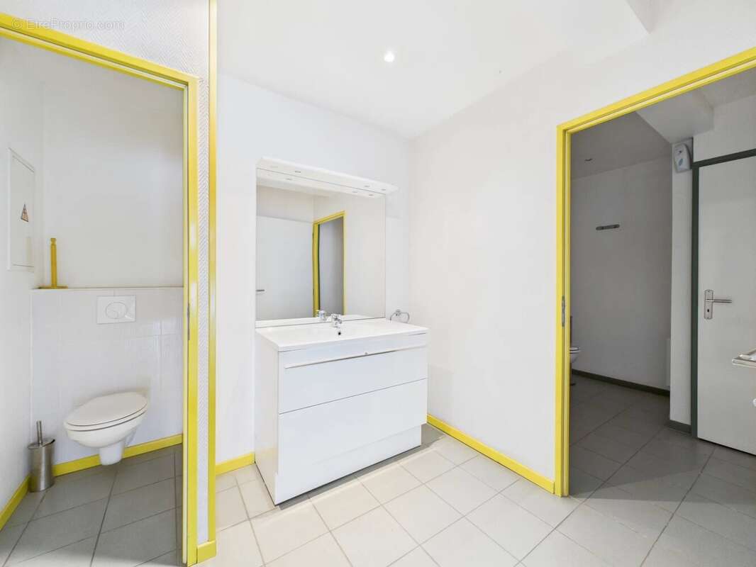 Commerce à PRECY-SOUS-THIL