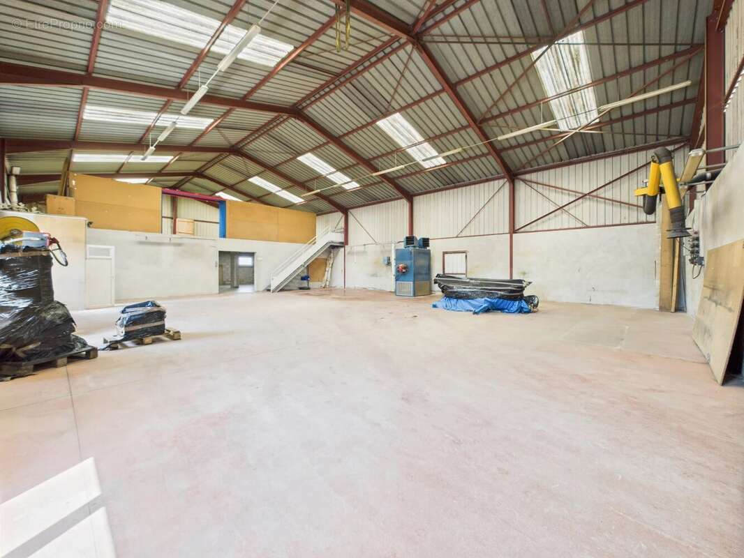 Commerce à PRECY-SOUS-THIL