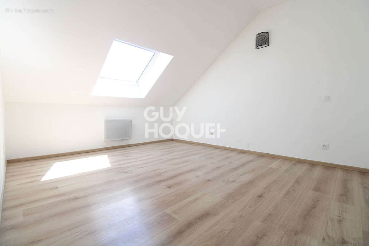 Appartement à BRIE-COMTE-ROBERT