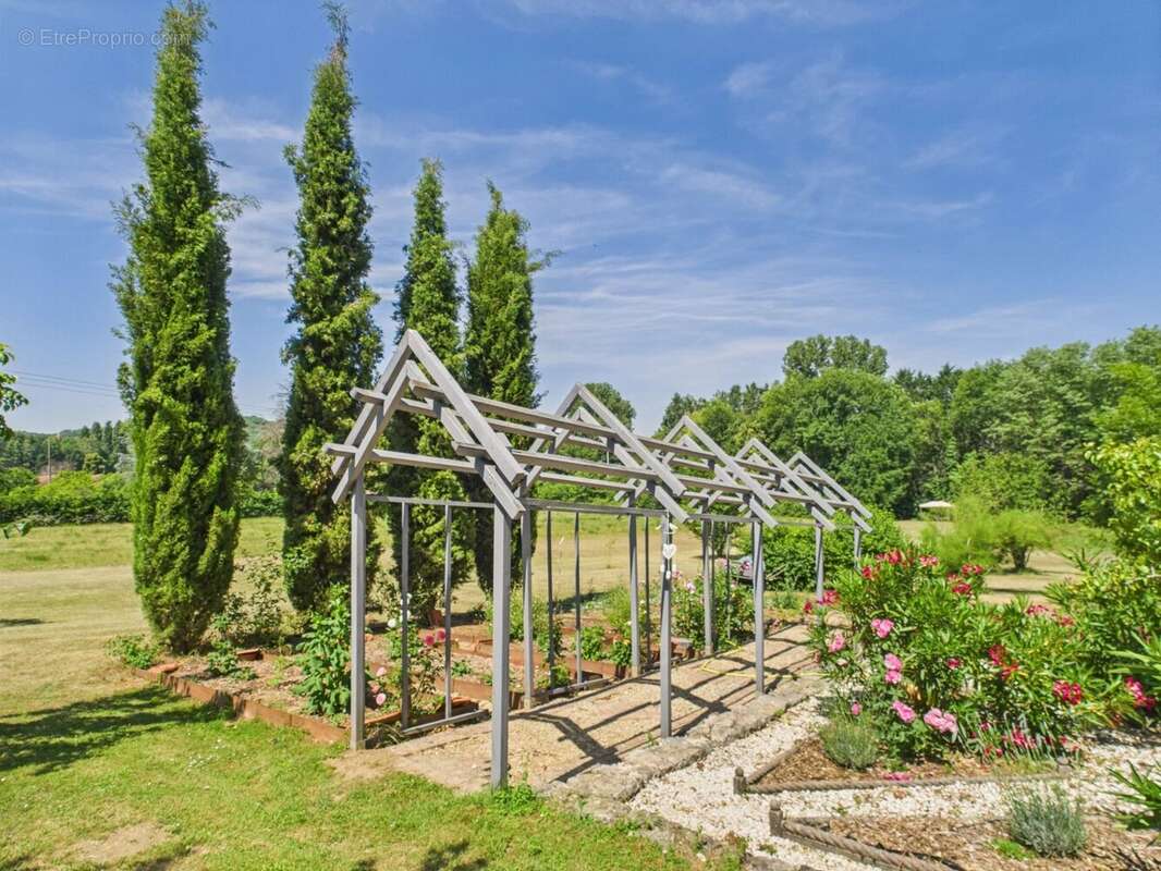 Maison à CORGNAC-SUR-L&#039;ISLE