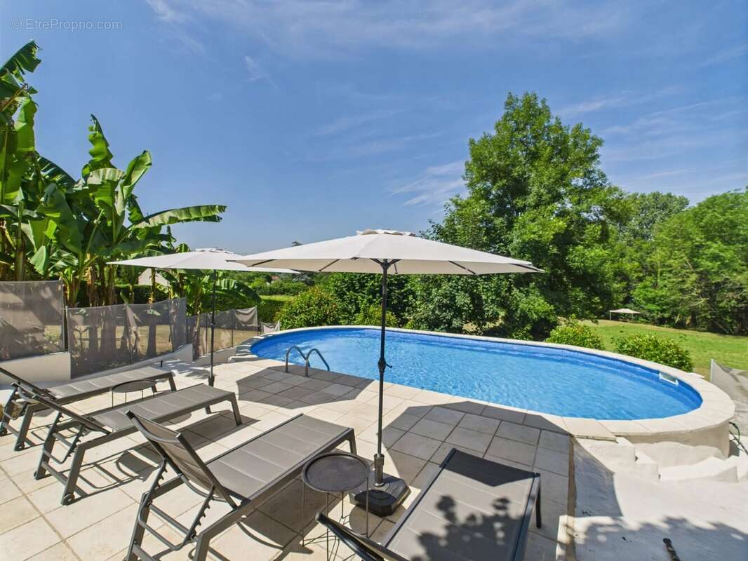 Maison à CORGNAC-SUR-L&#039;ISLE