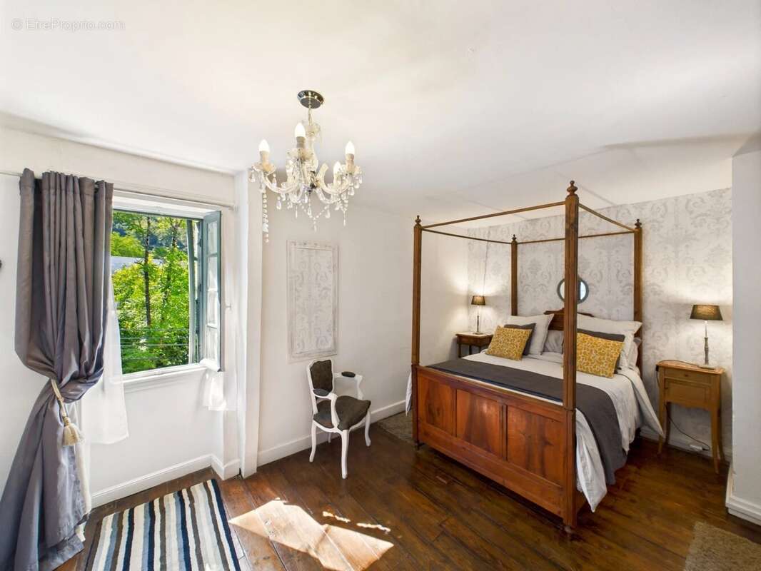 Maison à CORGNAC-SUR-L&#039;ISLE