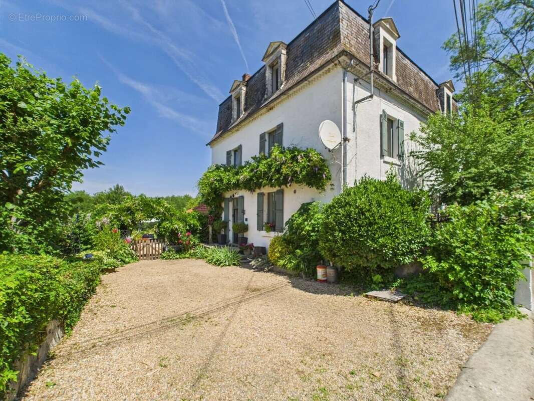 Maison à CORGNAC-SUR-L&#039;ISLE