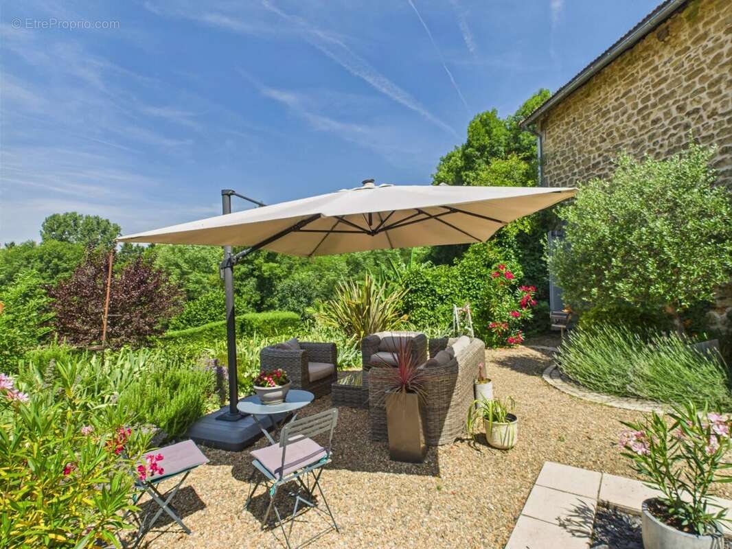 Maison à CORGNAC-SUR-L&#039;ISLE