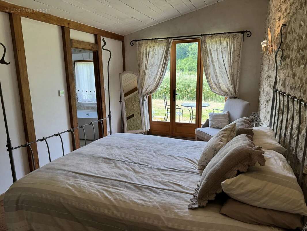 Maison à SALLES-LAVALETTE