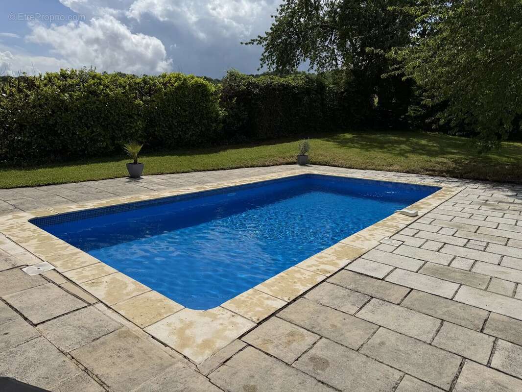 Maison à SALLES-LAVALETTE