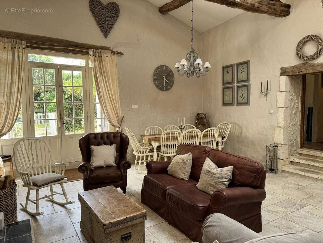 Maison à SALLES-LAVALETTE