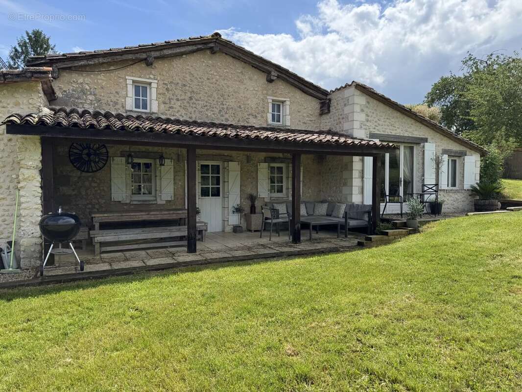 Maison à SALLES-LAVALETTE