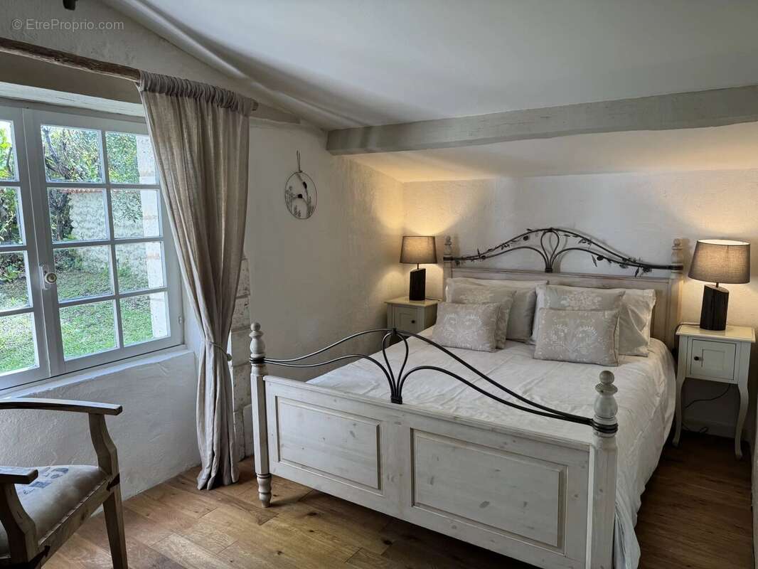 Maison à SALLES-LAVALETTE