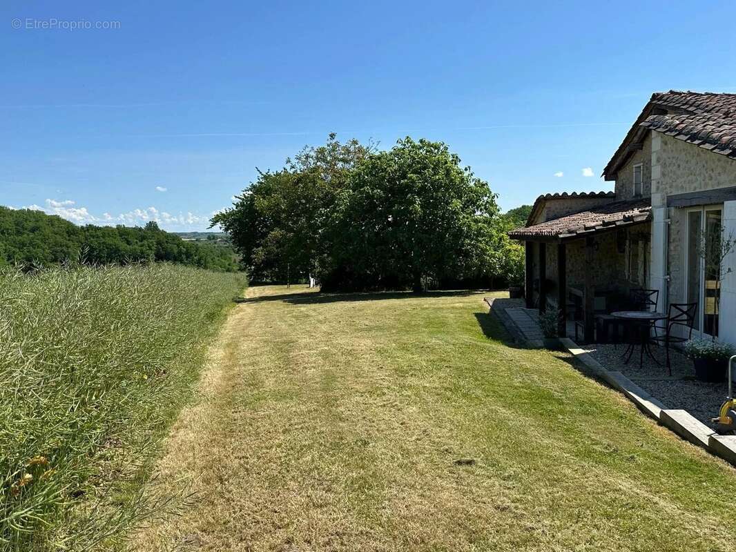 Maison à SALLES-LAVALETTE