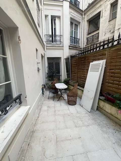 Appartement à PARIS-17E