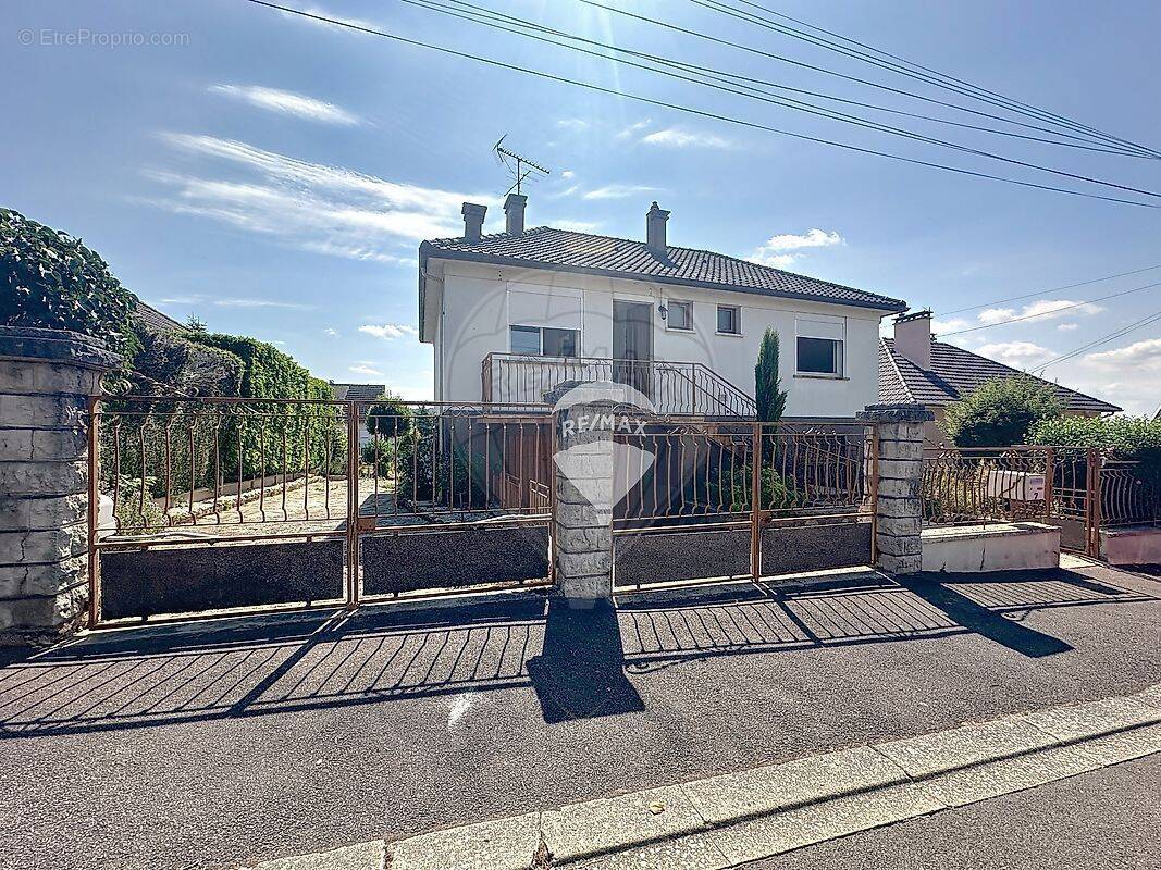 Maison à SAINT-JULIEN-DU-SAULT