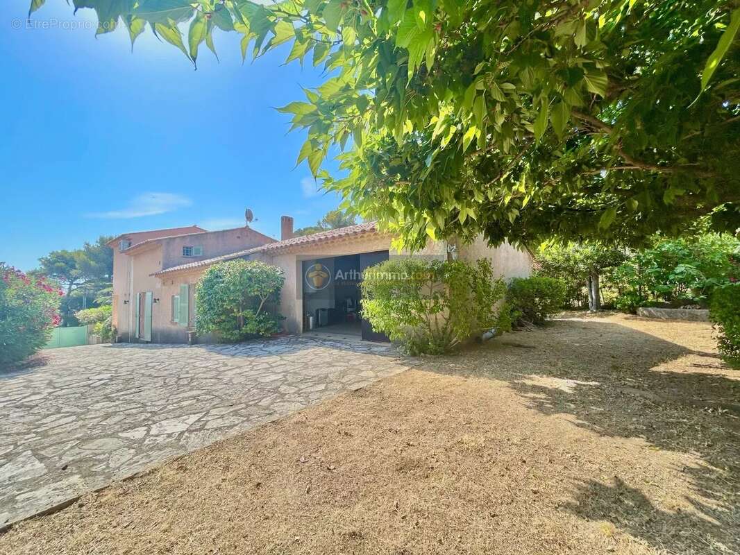 Maison à LES ISSAMBRES