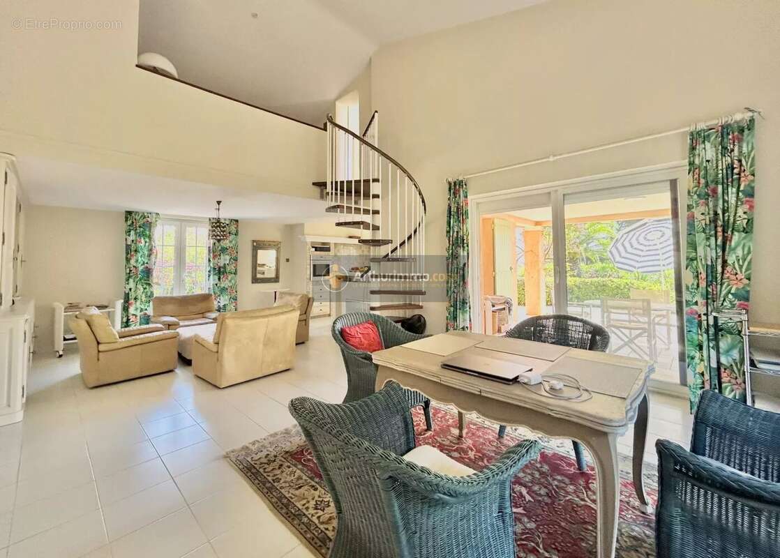 Maison à LES ISSAMBRES