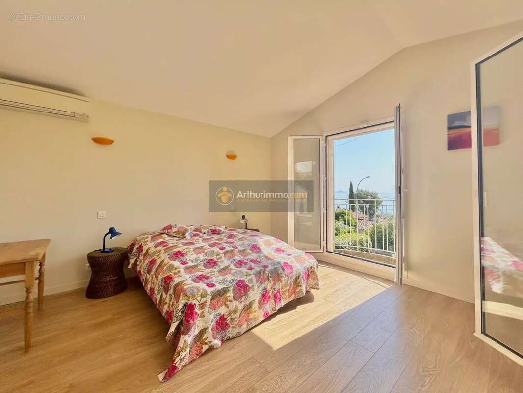 Maison à LES ISSAMBRES