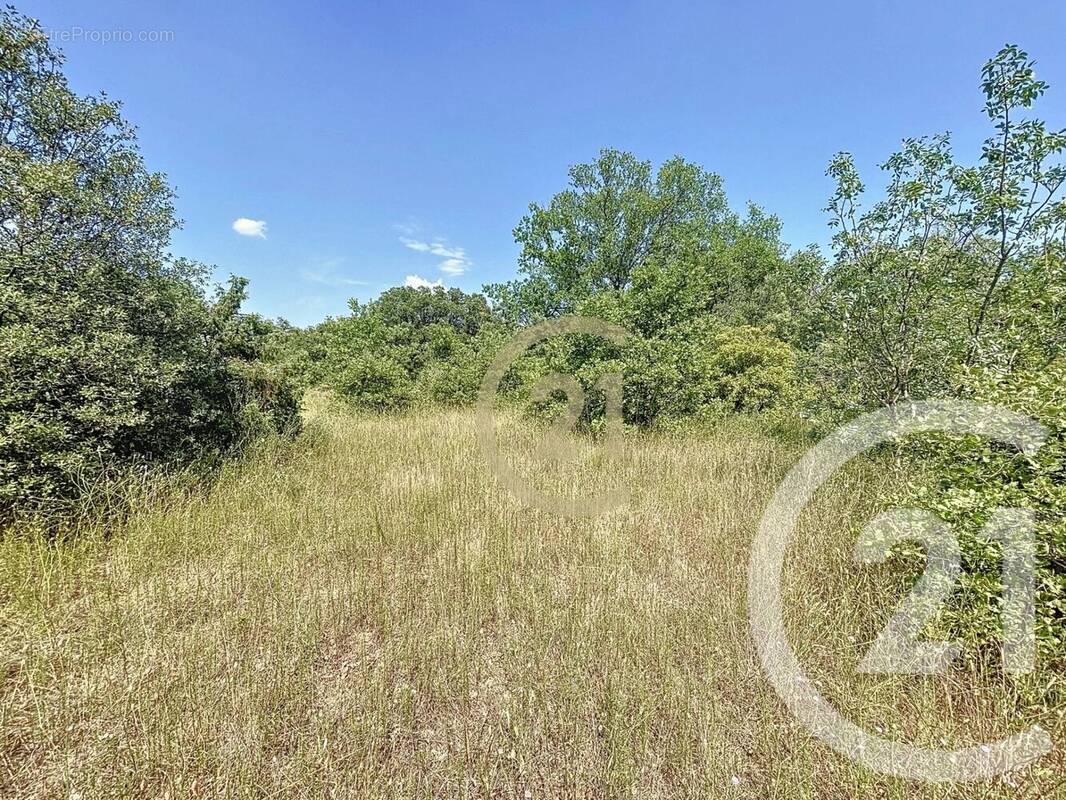 Terrain à VERS-PONT-DU-GARD