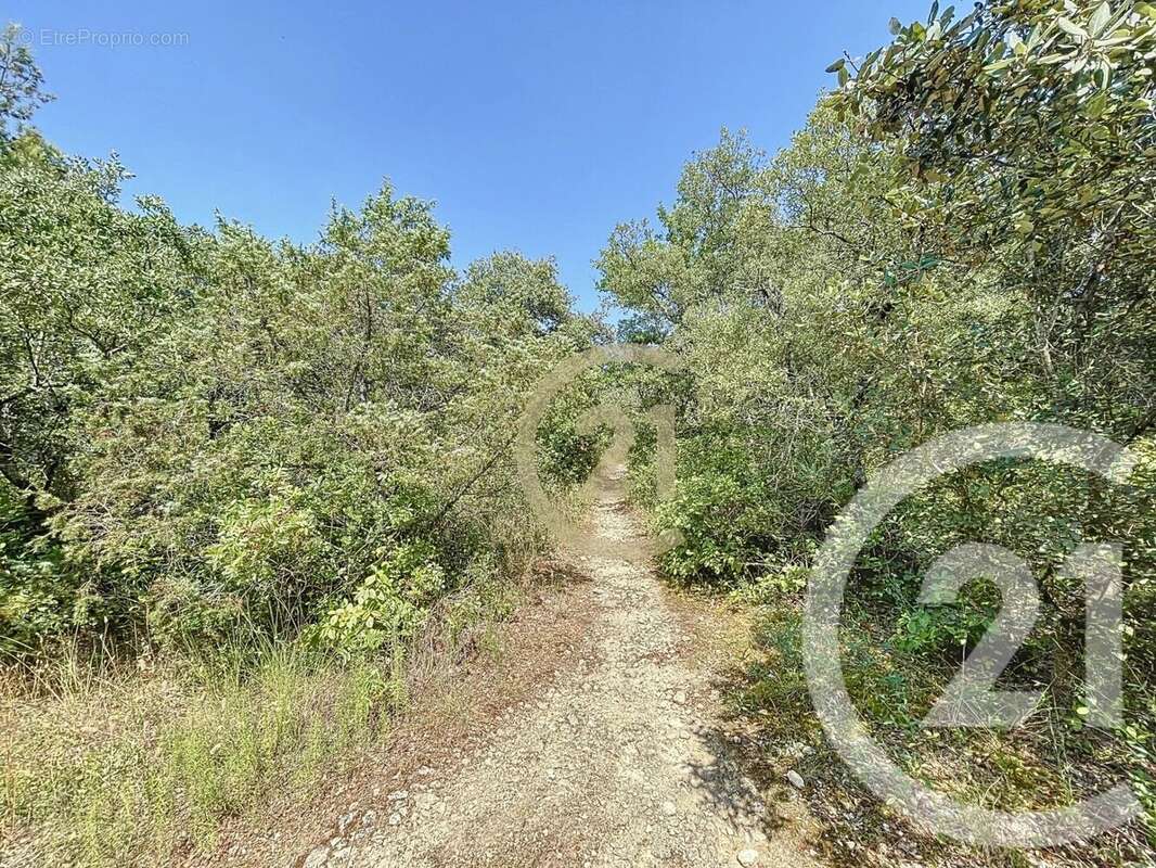 Terrain à VERS-PONT-DU-GARD