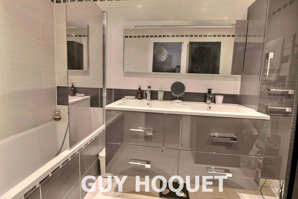 Appartement à SURESNES