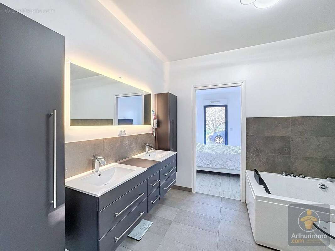 Maison à BRIE-COMTE-ROBERT