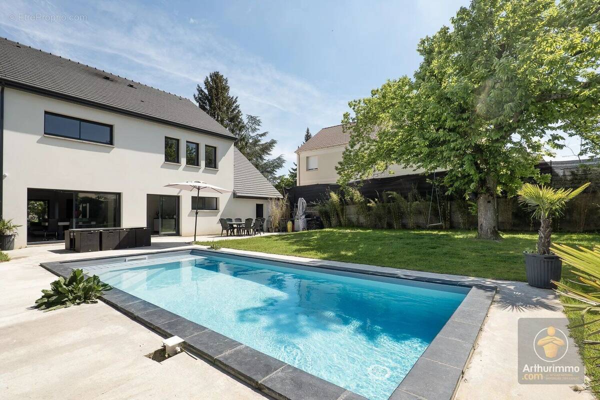 Maison à BRIE-COMTE-ROBERT