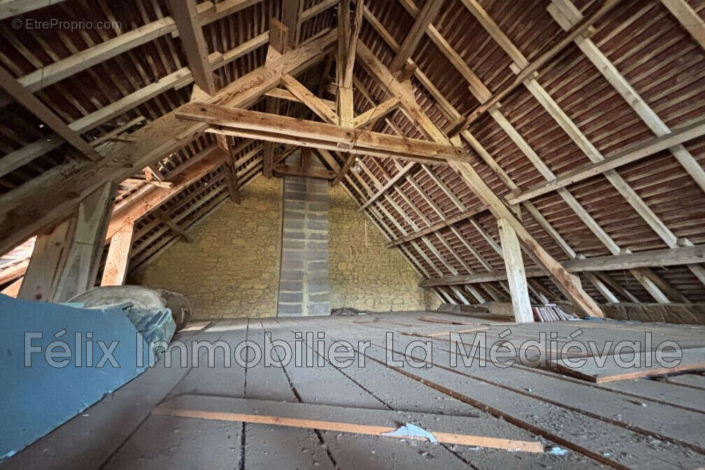 Maison à SAINT-CYBRANET