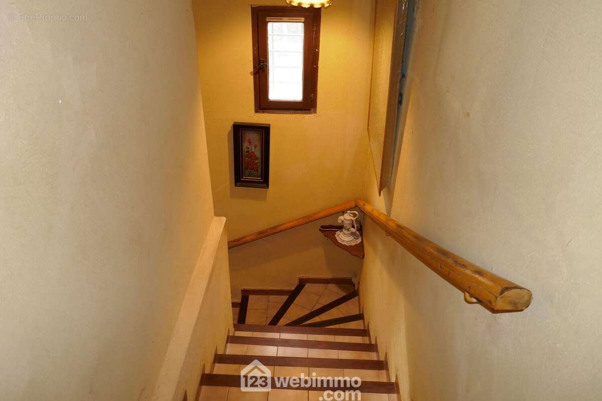 Habitation principale : Accès étage - Maison à AVIGNON