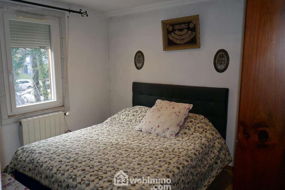 Habitation principale étage : Chambre 10,37m² - Maison à AVIGNON