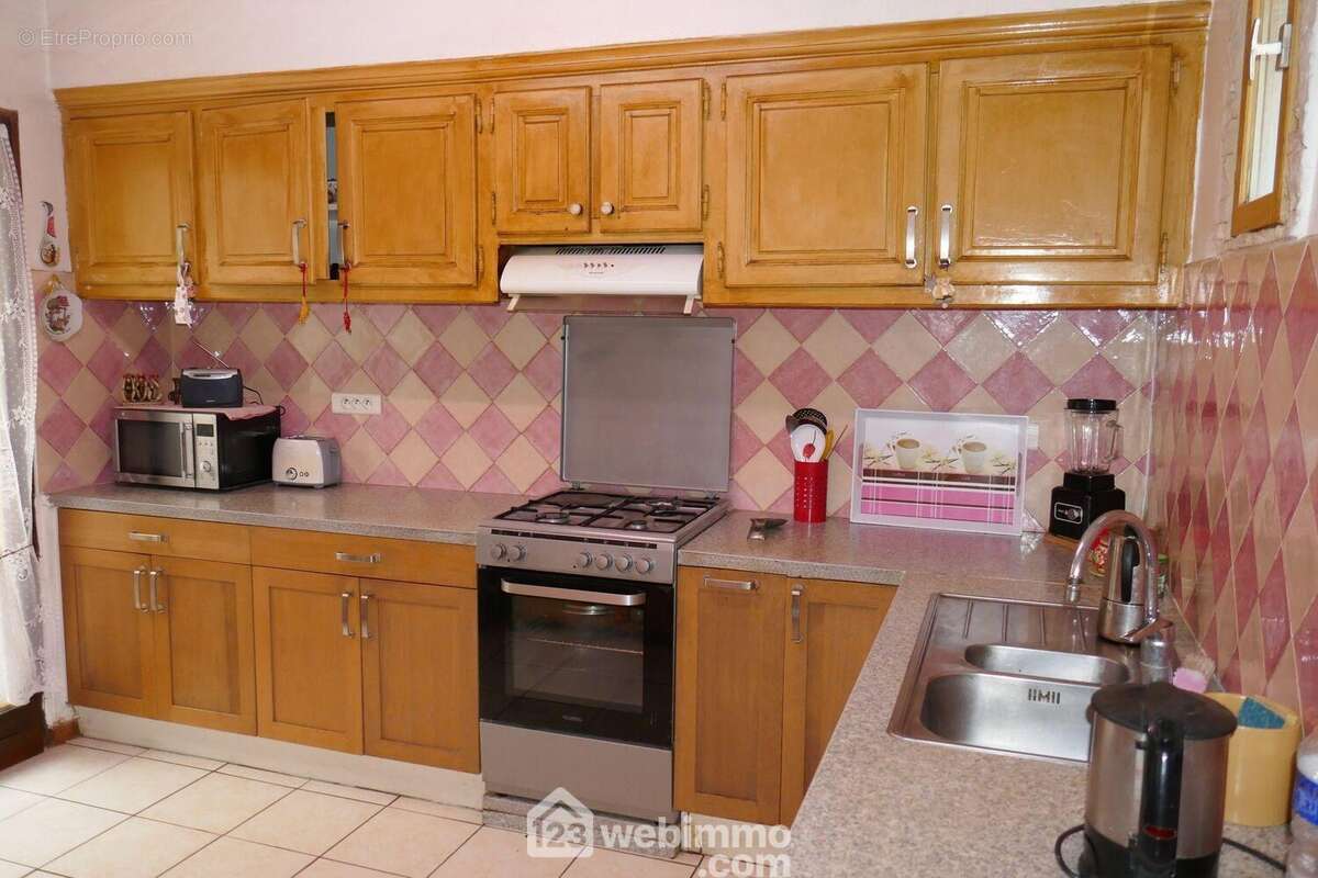 Habitation principale RDC : Cuisine séparée 8,50m² - Maison à AVIGNON