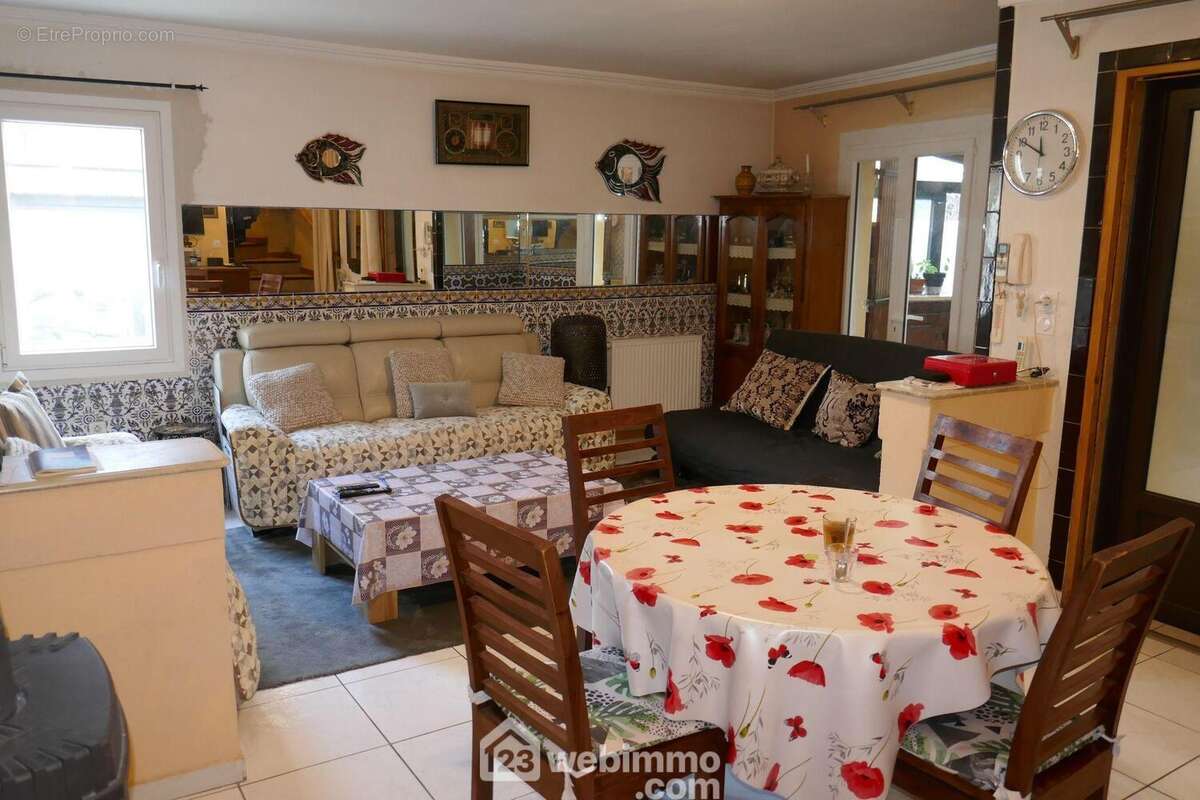 Habitation principale RDC : Pièce de vie 28,51m² - Maison à AVIGNON