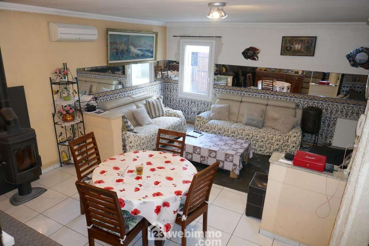 Habitation principale RDC vue 2 : Pièce de vie 28,51m² - Maison à AVIGNON