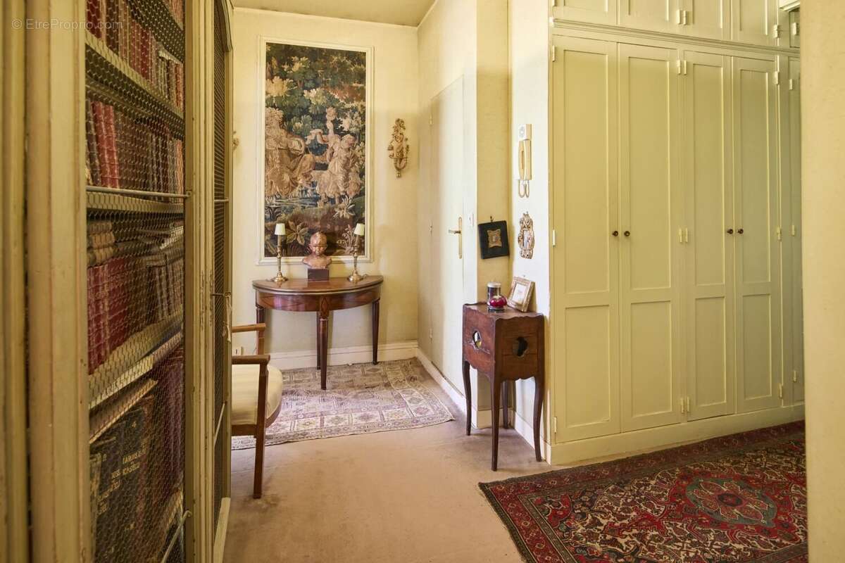 Appartement à PARIS-16E