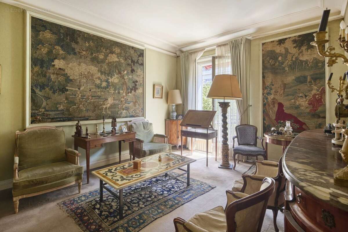 Appartement à PARIS-16E