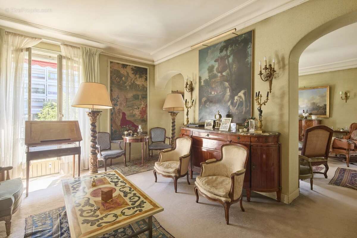 Appartement à PARIS-16E