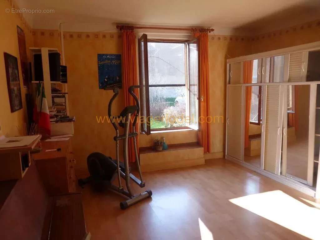 Maison à LACHAUSSEE