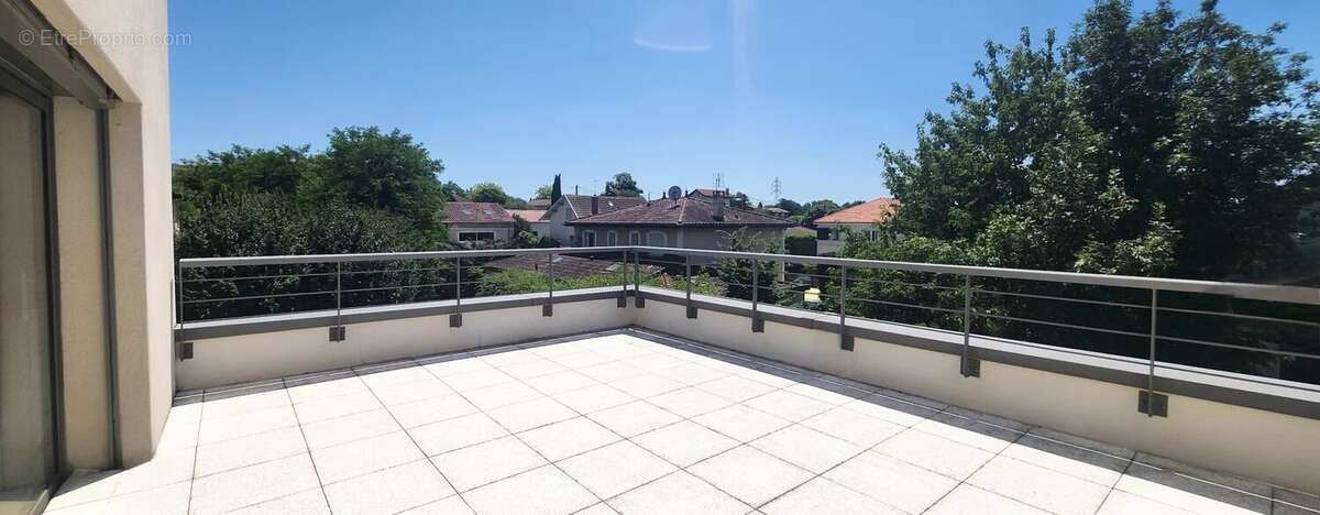 Appartement à SATHONAY-CAMP