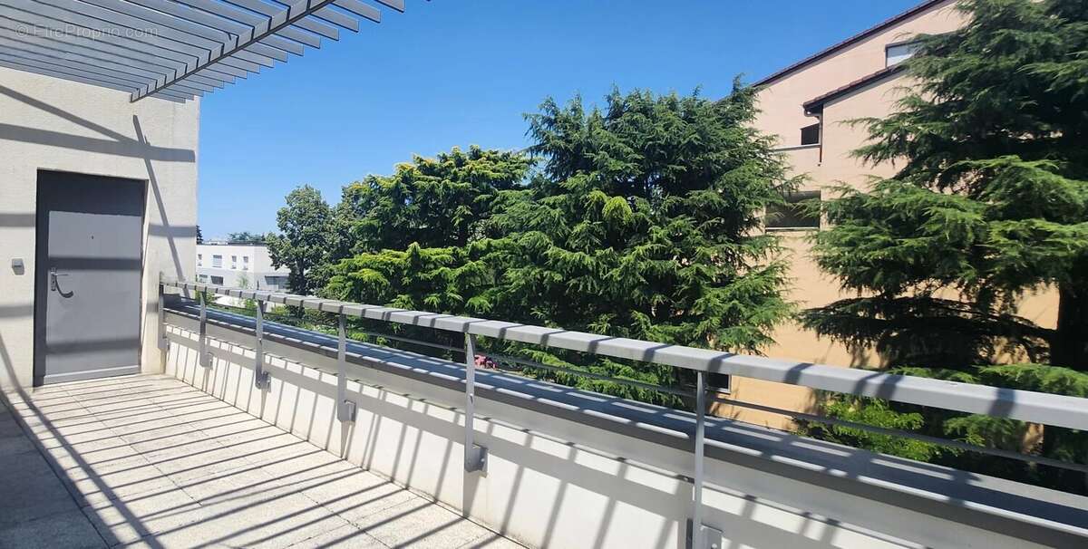 Appartement à SATHONAY-CAMP