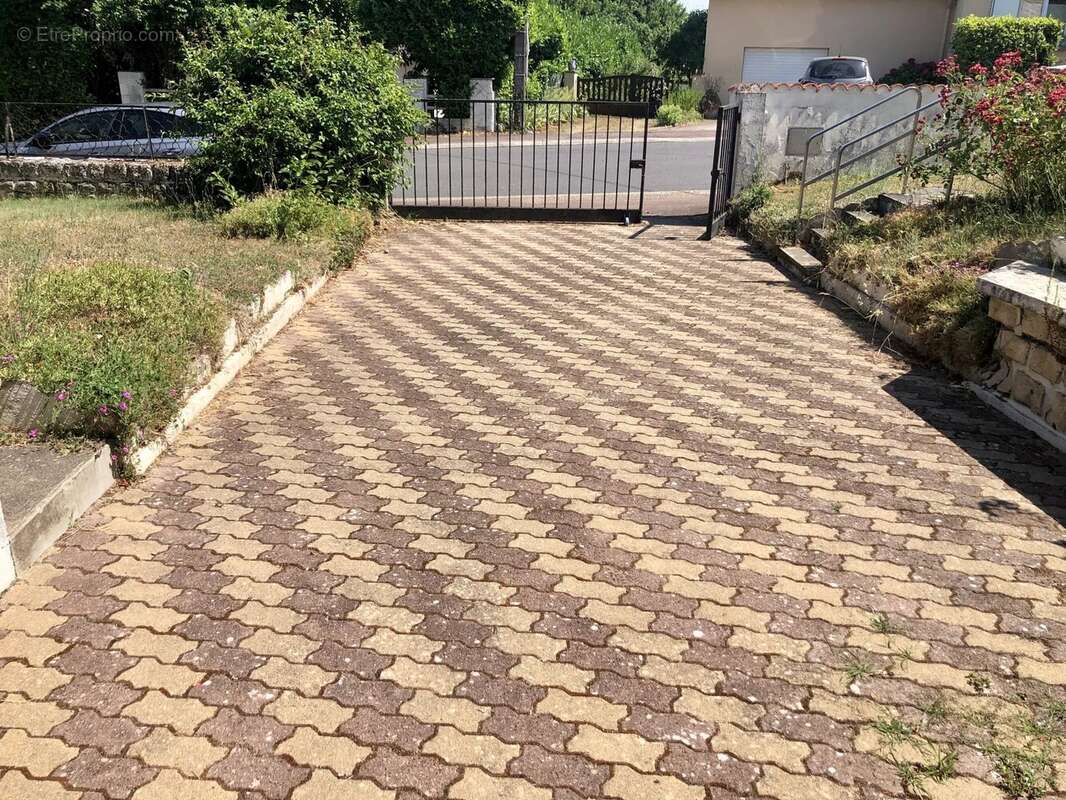 Maison à AVAILLES-LIMOUZINE